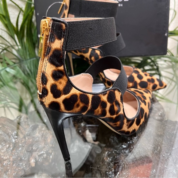 🐆NIB🐆 Rachel Zoe Calf Hair Leopard Print Zippered Back Stiletto Heel  Size 6 - Picture 4 of 11